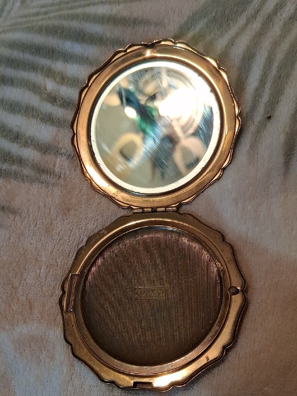 Stratton Powder Compact - Picture 5 of 7